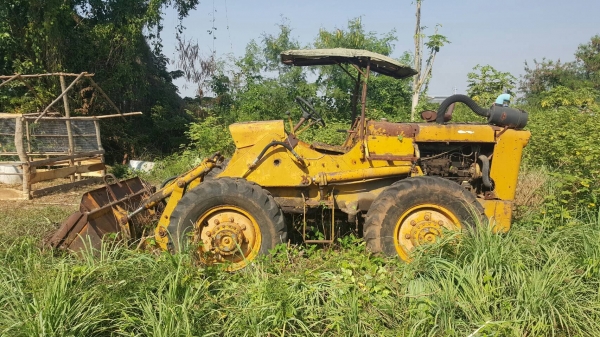 ขาย รถตัก CASE เกียร์ทอค 4WD รถจอดไว้ไม่ค่อยได้ใช้งาน น้ำมันรั่วต้องเช็คระบบซีลกระบอก ราคาต่อรองได้ครับ