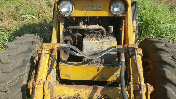 ขาย รถตัก CASE เกียร์ทอค 4WD รถจอดไว้ไม่ค่อยได้ใช้งาน น้ำมันรั่วต้องเช็คระบบซีลกระบอก ราคาต่อรองได้ครับ