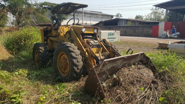 ขาย รถตัก CASE เกียร์ทอค 4WD รถจอดไว้ไม่ค่อยได้ใช้งาน น้ำมันรั่วต้องเช็คระบบซีลกระบอก ราคาต่อรองได้ครับ