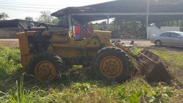 ขาย รถตัก CASE เกียร์ทอค 4WD รถจอดไว้ไม่ค่อยได้ใช้งาน น้ำมันรั่วต้องเช็คระบบซีลกระบอก ราคาต่อรองได้ครับ