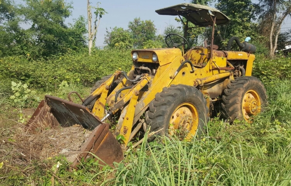 ขาย รถตัก CASE เกียร์ทอค 4WD รถจอดไว้ไม่ค่อยได้ใช้งาน น้ำมันรั่วต้องเช็คระบบซีลกระบอก ราคาต่อรองได้ครับ