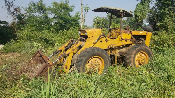 ขาย รถตัก CASE เกียร์ทอค 4WD รถจอดไว้ไม่ค่อยได้ใช้งาน น้ำมันรั่วต้องเช็คระบบซีลกระบอก ราคาต่อรองได้ครับ