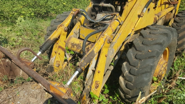 ขาย รถตัก CASE เกียร์ทอค 4WD รถจอดไว้ไม่ค่อยได้ใช้งาน น้ำมันรั่วต้องเช็คระบบซีลกระบอก ราคาต่อรองได้ครับ