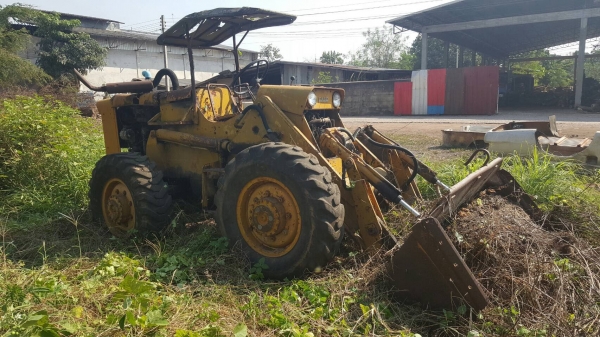 ขาย รถตัก CASE เกียร์ทอค 4WD รถจอดไว้ไม่ค่อยได้ใช้งาน น้ำมันรั่วต้องเช็คระบบซีลกระบอก ราคาต่อรองได้ครับ