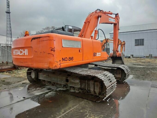 ขายHITACHI EX200-5  เก่าญี่ปุ่น  มาใหม่  สภาพสวยมากๆ   แทรค 80  ใช้งานมาแค่  1,XXX  ชั่วโมง  ลองระบบกันได้ทุกวัน