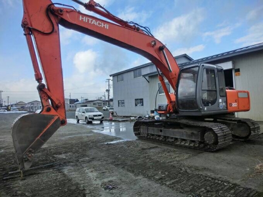 ขายHITACHI EX200-5  เก่าญี่ปุ่น  มาใหม่  สภาพสวยมากๆ   แทรค 80  ใช้งานมาแค่  1,XXX  ชั่วโมง  ลองระบบกันได้ทุกวัน