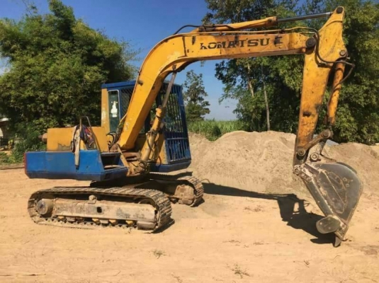 ขาย 295,000 KOMATSU  PC 60-5  เครื่องดี ปั้มแรง เอวแน่น ช่วงล่างดี รถพร้อมใช้มาก  รถอยู่ จ.กาฬสินธุ์ โทร 090-772-3710 090-772-3708