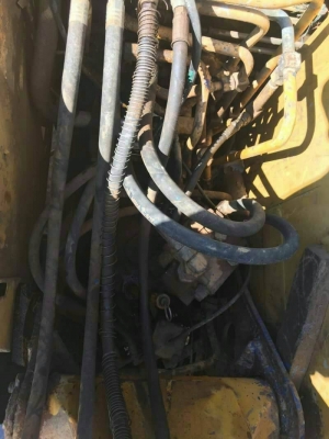 ขาย 295,000 KOMATSU  PC 60-5  เครื่องดี ปั้มแรง เอวแน่น ช่วงล่างดี รถพร้อมใช้มาก  รถอยู่ จ.กาฬสินธุ์ โทร 090-772-3710 090-772-3708