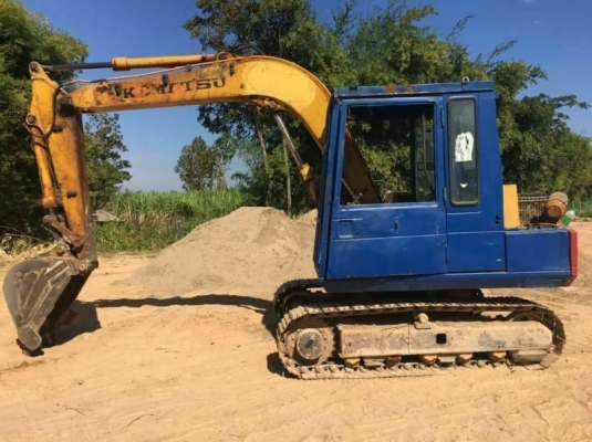 ขาย 295,000 KOMATSU  PC 60-5  เครื่องดี ปั้มแรง เอวแน่น ช่วงล่างดี รถพร้อมใช้มาก  รถอยู่ จ.กาฬสินธุ์ โทร 090-772-3710 090-772-3708