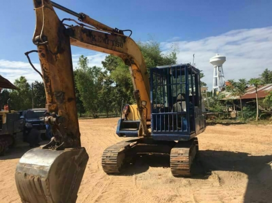 ขาย 295,000 KOMATSU  PC 60-5  เครื่องดี ปั้มแรง เอวแน่น ช่วงล่างดี รถพร้อมใช้มาก  รถอยู่ จ.กาฬสินธุ์ โทร 090-772-3710 090-772-3708
