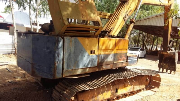 ขาย 295,000 KOMATSU PC200-2LCเครื่องเดิมดี ปั้มแรง โช่หนา เอวแน่น เอกสารชื้อขาย รถอยู่ จ.ร้อยเอ็ด 090-772-3710 090-772-3708