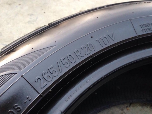 ยาง NITTO nt420s 265-50-20 ปี 13 ครบชุด 4 เส้น 5500  สภาพสวยๆไม่บวมไม่กินข้าง ดอกยางเหลือเยอะเอาไปวิ่งกันใด้อีกยาวค่ะ