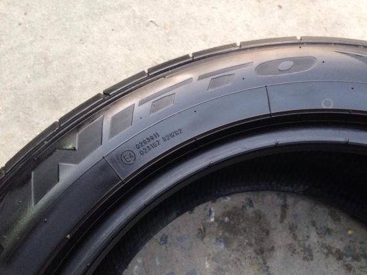 ยาง NITTO nt420s 265-50-20 ปี 13 ครบชุด 4 เส้น 5500  สภาพสวยๆไม่บวมไม่กินข้าง ดอกยางเหลือเยอะเอาไปวิ่งกันใด้อีกยาวค่ะ