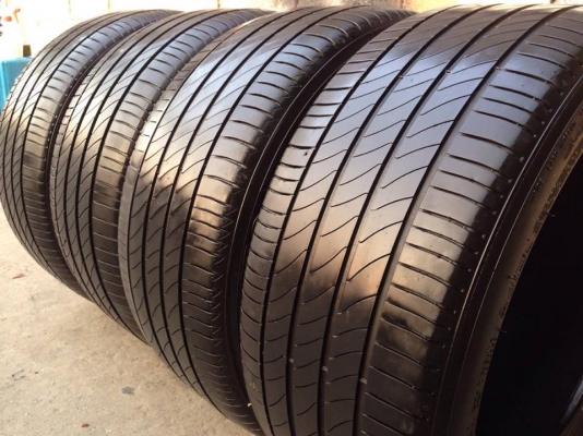 ยาง MICHELIN 245-45-17 ปี 15 ครบชุด 4 เส้น 4500  สภาพสวยๆไม่บวมไม่กินข้าง ดอกยางเหลือเยอะเอาไปวิ่งกันใด้อีกยาวค่ะ
