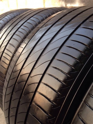 ยาง MICHELIN 245-45-17 ปี 15 ครบชุด 4 เส้น 4500  สภาพสวยๆไม่บวมไม่กินข้าง ดอกยางเหลือเยอะเอาไปวิ่งกันใด้อีกยาวค่ะ