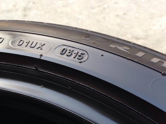 ยาง MICHELIN 245-45-17 ปี 15 ครบชุด 4 เส้น 4500  สภาพสวยๆไม่บวมไม่กินข้าง ดอกยางเหลือเยอะเอาไปวิ่งกันใด้อีกยาวค่ะ