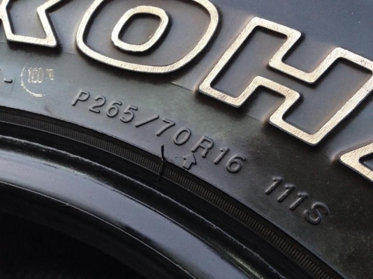 ยาง YOKOHAMA 265-70-16 ปี 15 ครบชุด 4 เส้น 8000 สภาพสวยๆไม่มีปะไม่บวมไม่กินข้าง ดอกยางเหลือเยอะเอาไปวิ่งกันใด้อีกยาวค่ะ ยาง YOKOHAMA 265-70-16 ปี 15 ครบชุด 4 เส้น 8000 สภาพสวยๆไม่มีปะไม่บวมไม่กินข้าง ดอกยางเหลือเยอะเอาไปวิ่งกันใด้อีกยาวค่ะ