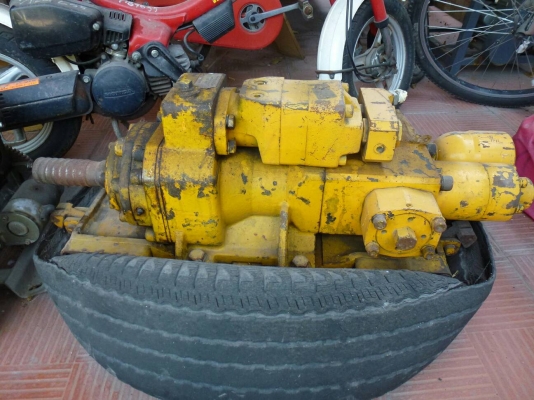 ขายด่วน หัวเจาะนำเข้าจากญี่ปุ่น หมุนซ้ายขวา กระแทก เจาะย่อบาดาลได่ สไลด์ขึ้นลง ใช้ระบบไฮดรอลิค สภาพยังไม่เคยใช้งาน 270000