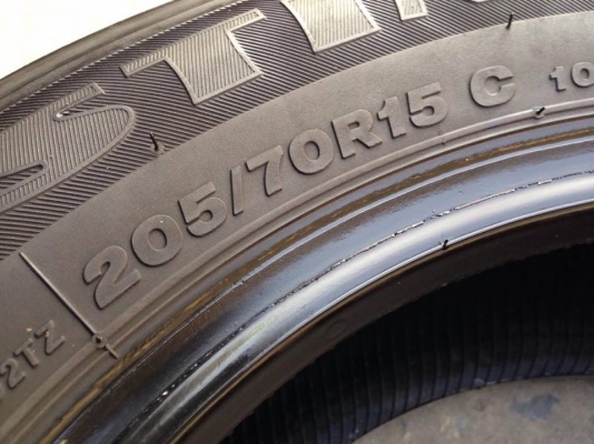 ยาง Firestone 205-70-15 ปี 16 ครบชุด 4 เส้น 6000  สภาพสวยๆไม่บวมไม่กินข้าง ดอกยางเหลือเยอะเอาไปวิ่งกันใด้อีกยาวค่ะ