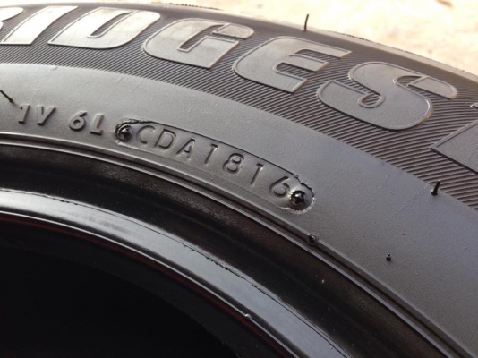 ยาง Bridgstone 205-70-15 ปี 16 ครบชุด 4 เส้น 6000  สวยๆไม่บวมไม่กินข้างดอกยางเหลือเยอะเอาไปวิ่งกันใด้อีกยาวค่ะ