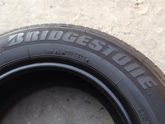ยาง Bridgstone 205-70-15 ปี 16 ครบชุด 4 เส้น 6000  สวยๆไม่บวมไม่กินข้างดอกยางเหลือเยอะเอาไปวิ่งกันใด้อีกยาวค่ะ