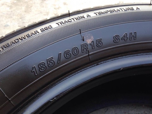 ยาง YOKOHAMA 185-60-15 ปี 15 ครบชุด 4 เส้น 3500  สวยๆไม่มีปะไม่บวมไม่กินข้างดอกยางเหลือเยอะเอาไปวิ่งกันใด้อีกยาวค่ะ