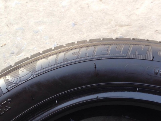 ยาง MICHELIN 185-60-15 ปี 15 ครบชุด 4 เส้น 3500  สภาพสวยๆไม่บวมไม่กินข้าง ดอกยางเหลือเยอะเอาไปวิ่งกันใด้อีกยาวค่ะ