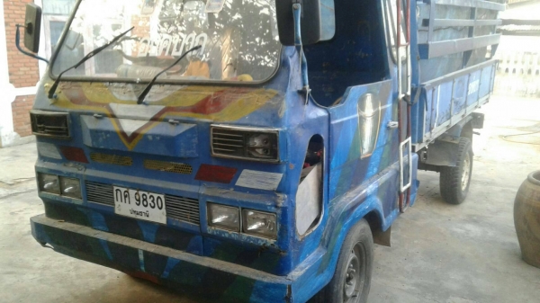 ขาย รถเกษตร 4 ล้อกลาง  เครื่อง Isuzu 74 แรง  กระบะเปิดข้างได้  รถใช้งานได้ปกติครับ ราคา 59,000  091-0206555 เจ้าของขายเองครับ รถอยู่ อ.จอมพระ จ.สุรินทร์    ** รูปภาพรถ เป็นภาพปัจจุบัน**