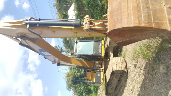 ขายแบคโฮ CAT 318D2L ขายแบคโฮ CAT 318D2L