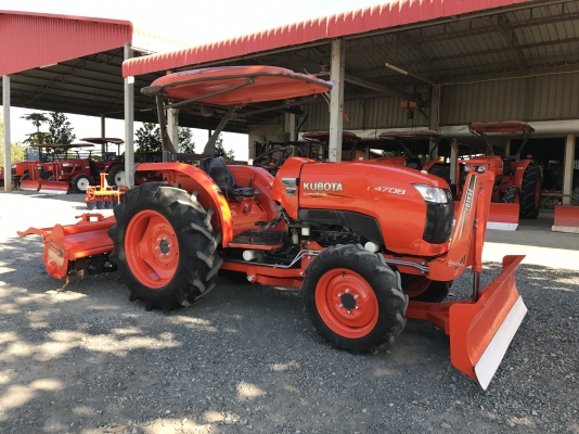 ขายรถไถคูโบต้า L4708(4WD)2เพลา พร้อมอุปกรณ์ ใบมีดหน้าและโลเตอร์รีจอบหมุน ราคา 398,000 บาท พร้อมส่งฟรีถึงบ้าน โทรสอบถามได้เลยค่ะ 081-9136451 ขอดูรูปทาง Line:Bow6451  รถสวย สภาพพร้อมใช้งาน ชั่วโมงทำงาน 900 ชั่วโมง  เครื่องดี เกียร์ดี ยางดีทั้ง 4 เส้น ตรวจเช