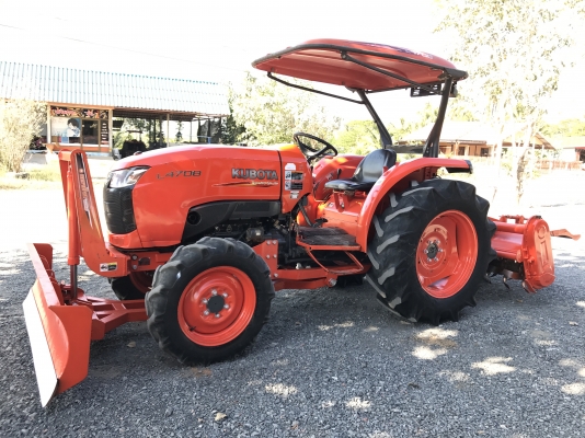 ขายรถไถคูโบต้า L4708(4WD)2เพลา พร้อมอุปกรณ์ ใบมีดหน้าและโลเตอร์รีจอบหมุน ราคา 398,000 บาท พร้อมส่งฟรีถึงบ้าน โทรสอบถามได้เลยค่ะ 081-9136451 ขอดูรูปทาง Line:Bow6451  รถสวย สภาพพร้อมใช้งาน ชั่วโมงทำงาน 900 ชั่วโมง  เครื่องดี เกียร์ดี ยางดีทั้ง 4 เส้น ตรวจเช