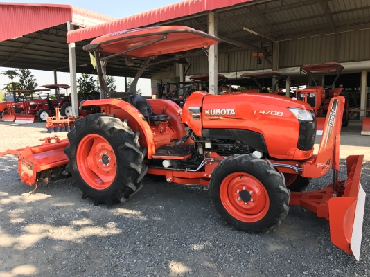 ขายรถไถคูโบต้า L4708(4WD)2เพลา พร้อมอุปกรณ์ ใบมีดหน้าและโลเตอร์รีจอบหมุน ราคา 398,000 บาท พร้อมส่งฟรีถึงบ้าน โทรสอบถามได้เลยค่ะ 081-9136451 ขอดูรูปทาง Line:Bow6451  รถสวย สภาพพร้อมใช้งาน ชั่วโมงทำงาน 900 ชั่วโมง  เครื่องดี เกียร์ดี ยางดีทั้ง 4 เส้น ตรวจเช