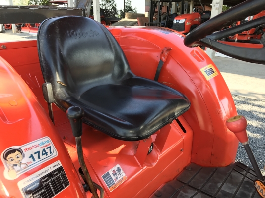 ขายรถไถคูโบต้า L4708(4WD)2เพลา พร้อมอุปกรณ์ ใบมีดหน้าและโลเตอร์รีจอบหมุน ราคา 398,000 บาท พร้อมส่งฟรีถึงบ้าน โทรสอบถามได้เลยค่ะ 081-9136451 ขอดูรูปทาง Line:Bow6451  รถสวย สภาพพร้อมใช้งาน ชั่วโมงทำงาน 900 ชั่วโมง  เครื่องดี เกียร์ดี ยางดีทั้ง 4 เส้น ตรวจเช