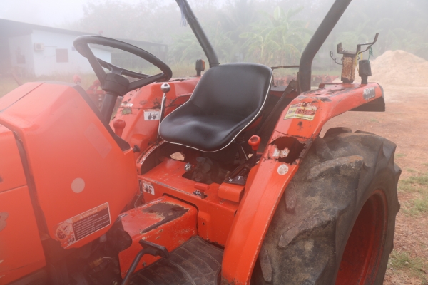 ขายรถไถ KUBOTA L3408  ทะเบียนพร้อมโอน  ราคา 135,000 อ.แกลง จ.ระยอง มีรถขนส่งบริการขนส่งทั่วไทย DC Tractor Rayong 0818618678,0899347475 https://www.facebook.com/DC-Tractor-Rayong-3071545327&hellip;/shop&hellip; id line=081-8618678 id line=089-9347475