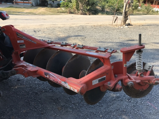 ขายรถไถคูโบต้า L3608sp(4WD)2เพลา พร้อมอุปกรณ์ ใบมีดหน้าและผานพรวน ราคา 368,000 บาท พร้อมส่งฟรีถึงบ้าน โทรสอบถามได้เลยค่ะ 081-9136451 ขอดูรูปทาง Line:Bow6451  รถสวย สภาพพร้อมใช้งาน รถสวยสภาพ80\% ชั่วโมงทำงาน 500 ชั่วโมง  เครื่องดี เกียร์ดี ยางดีทั้ง 4 เส้น