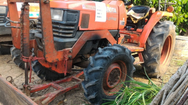 ขายรถไถ KUBOTA L3408 แถมดันหน้า   ราคา 165,000 อ.แกลง จ.ระยอง มีรถขนส่งบริการขนส่งทั่วไทย DC Tractor Rayong 0818618678,0899347475 https://www.facebook.com/DC-Tractor-Rayong-3071545327&hellip;/shop&hellip; id line=081-8618678 id line=089-9347475