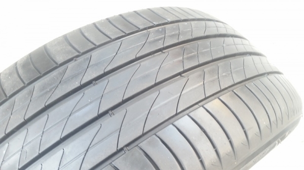 ขายยาง225/50/17 ปี 15 MICHERLIN 3ST 2 เส้น ขายยาง225/50/17 ปี 15 MICHERLIN 3ST 2 เส้น