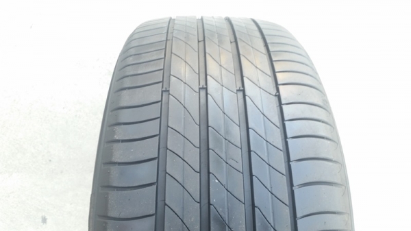 ขายยาง225/50/17 ปี 15 MICHERLIN 3ST 2 เส้น ขายยาง225/50/17 ปี 15 MICHERLIN 3ST 2 เส้น