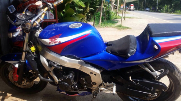 Hond CBR 400RR ทะเบียนเต็ม พร้อมชุดโอน สภาพพร้อมใช้งาน