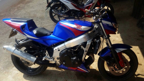 Hond CBR 400RR ทะเบียนเต็ม พร้อมชุดโอน สภาพพร้อมใช้งาน