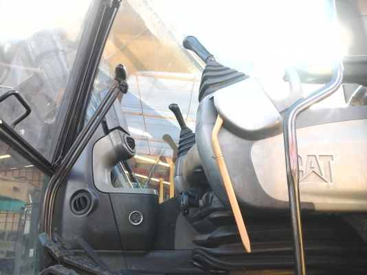 ขายรถขุด CAT 320D นำเข้าจากนอกแท้ยังไม่ใช้งานในไทยมีลายกระบอกดำใบ 80 มีแอร์เอกสารอินวอยไฟฟ้าครบสภาพเดิมๆจากนอกสวยเต็มทุกอย่างพร้อมใช้ร้านละอองดาวแทรคเตอร์นครชัยศรี