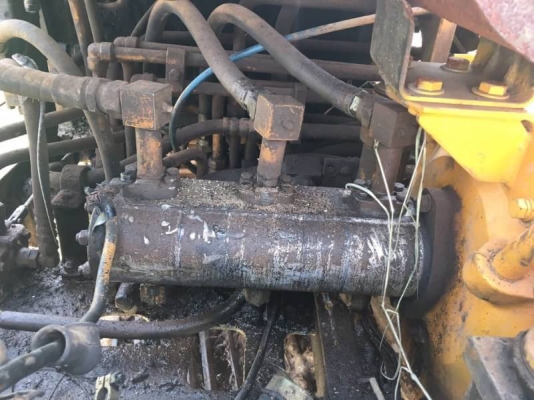 ขาย 185,000 KOMATSU PC60-2  เครื่องฟิตใหม่ ปั้มแรง โช่หนา เอวแน่น (แถมบุ้งกี๋ขุดท่อ) เอกสารชื้อขาย รถอยู่ จ.อุดรธานี โทร&amp;ไอดีไลน์  090-772-3710 090-772-3708