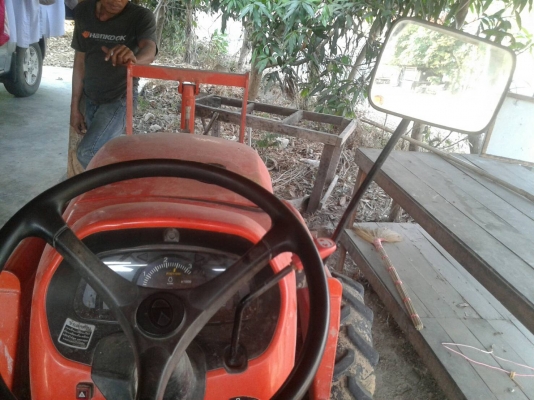 รถไถ 36 แรงปี  55 อุปกร 3 อย่าง   ซ. ม  1400  นิด ฯฯ มือเดียวป้ายแดง  ราคาเบาฯฯ  275000   บาท  วันทูคอล 098 668-3479 dtac 094 283-9369  สิทธิ์ คับ