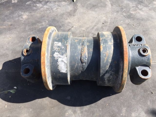 ขายลูกโรเลอร์ล่าง แบคโฮฮิตาชิ EX200-1 ของแท้เก่าเก็บ