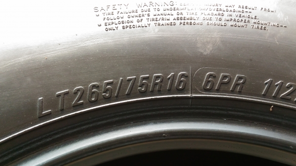 ขายยางมัท maxxis bighorn 265/75/16 ปี 14