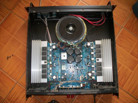 ขายแอมป์ ยี่ห้อ Dinavox รุ่น DV-3000 มือสอง ลดราคาเหลือ 3000 บาทครับ