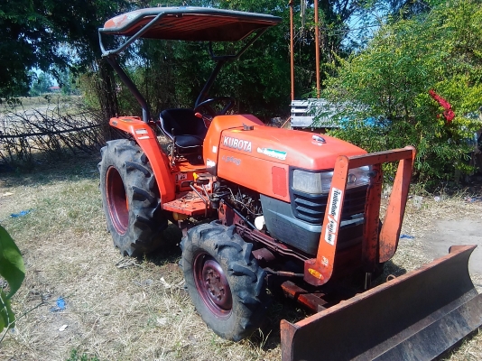 รถไถ34แรงตัวรถใบดันนะครับรถนาครับที่บ้านทำงานปีหนึ่งไม่ถึง15วันที่บ้านไม่มีไร่ไม่มีนาปรังนาปีย่างเดียว