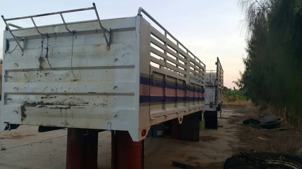 ขายกะบะล่องสามมิตร ยาว6.20 ไม่ดั้ม คัสซีกว้าง87 มี2ลูก สภาพสวยพร้อมใช้ ขายกะบะล่องสามมิตร ยาว6.20 ไม่ดั้ม คัสซีกว้าง87 มี2ลูก สภาพสวยพร้อมใช้