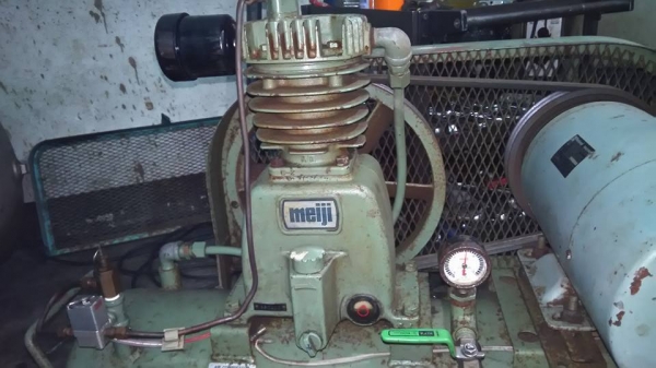 **ขายถูกๆ ปั้มลมมือสองจากญี่ปุ่น** Meiji 2แรง ถัง 75 ลิตร แปลงไฟเป็นไฟบ้าน220โวลท์ ทดสอบเรียบร้อย ทุกระบบทำงานได้ดีมากๆ นิ่งๆเงียบๆพร้อมใช้งานครับ