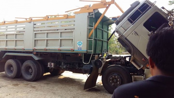 10 ล้อ 2 เพลา HINO 3H 195 แรง เดิม ๆ กระบะโคราช ดั้ม สภาพสวย ๆ เอกสารพร้อมโอน